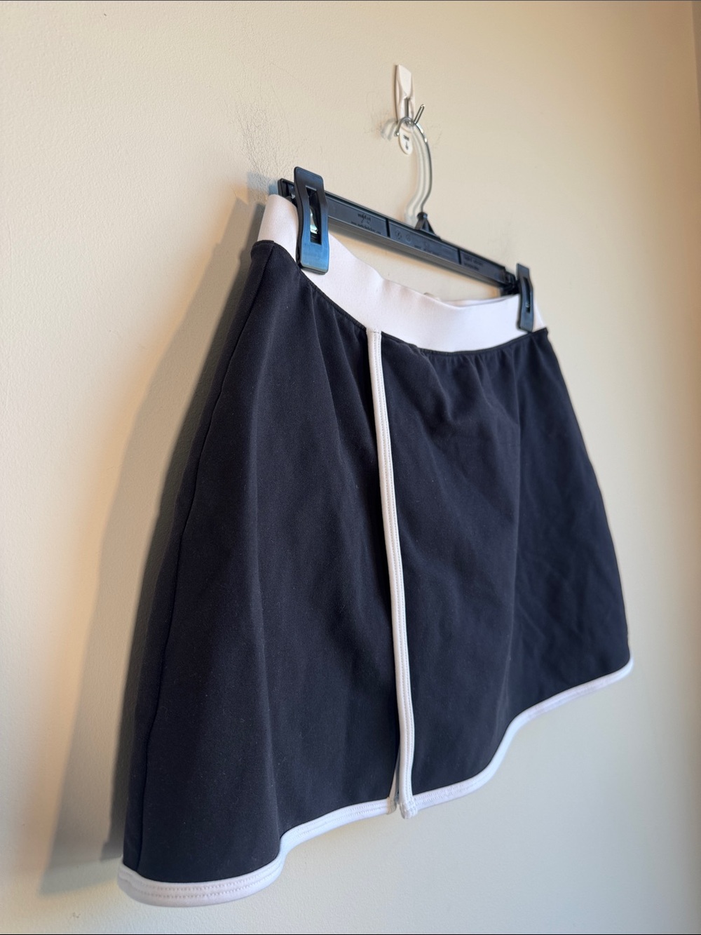 ALO Yoga Airbrush Streamlined Skirt in Black/White - M - Picture 4 of 6